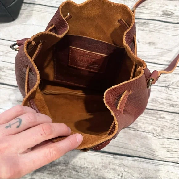 Portland Leather Goods Nutmeg Pebbled Leather Bucket Bag - Picture 4 of 9